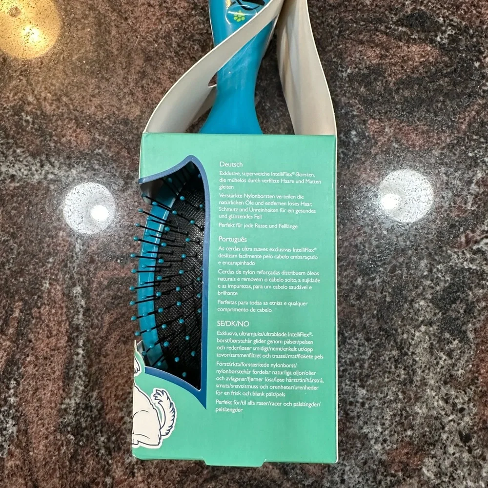 NWT Wetbrush Ultimate Grooming Pet Brush